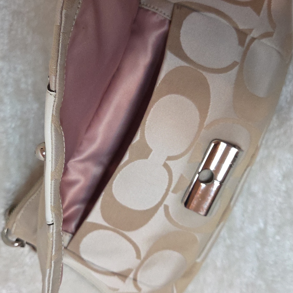 Coach Cream Shoulder Bag - Picture 9 of 12